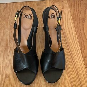 Sofft Women’s 10 M black heeled open toe sandals.